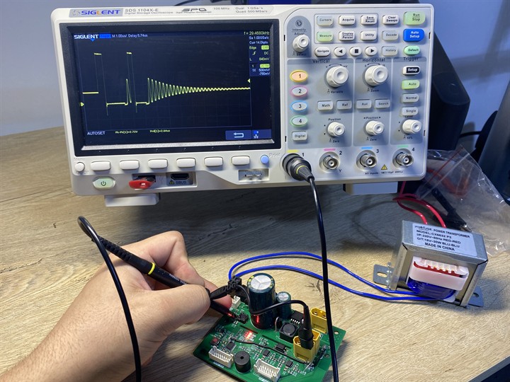 Elektronik kör yük V1 osiloskop test düzeneği birinci görünüm